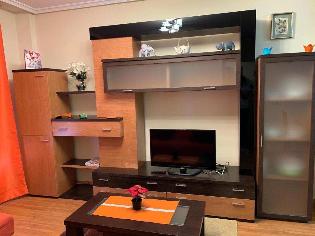 Apartamento Mota-2 Huca-Los Prados; Parking Y Wifi Gratis Овьедо Экстерьер фото